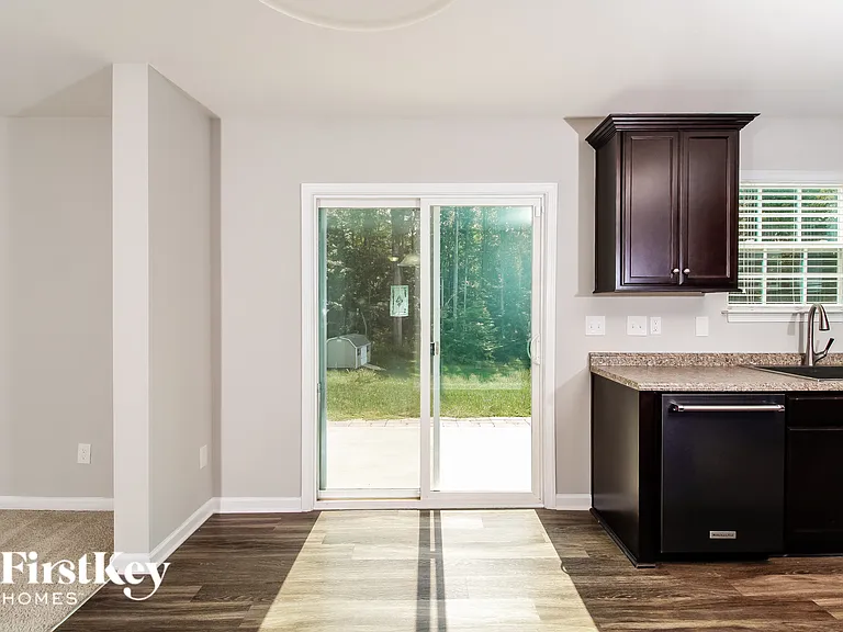 227 Sawyer Ln — Photo 4