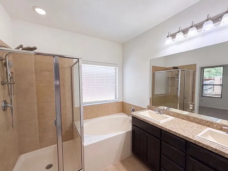 1008 Edgewater Dr — Photo 10
