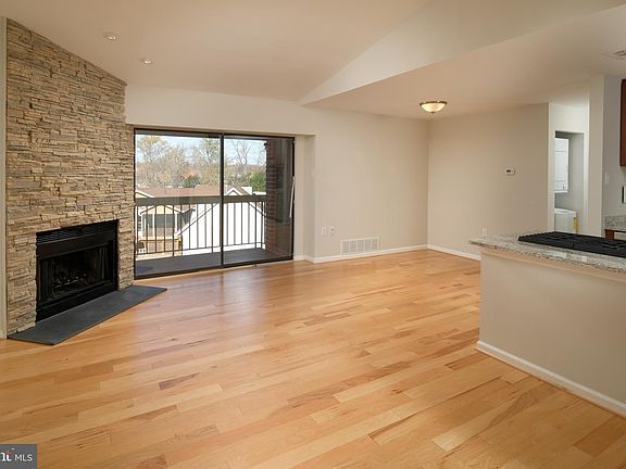 2nd image of 116 Mountain Rd Unit 3C