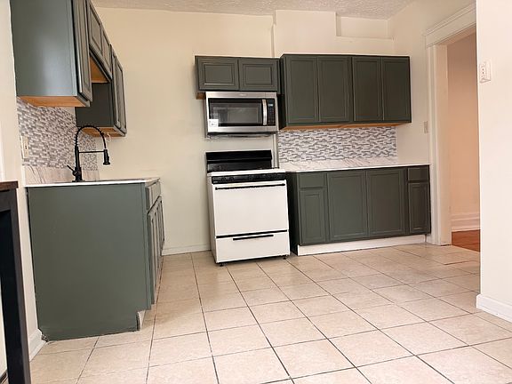 3rd image of 1475 Coutant Ave #1475