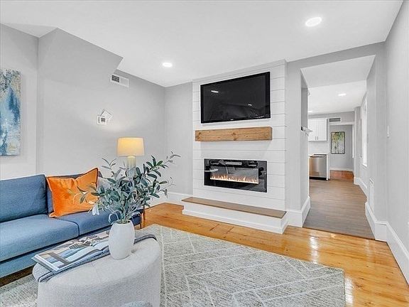2nd image of 42 School St #2
