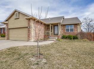 1118 N Trail Ridge Dr, Derby, KS 67037