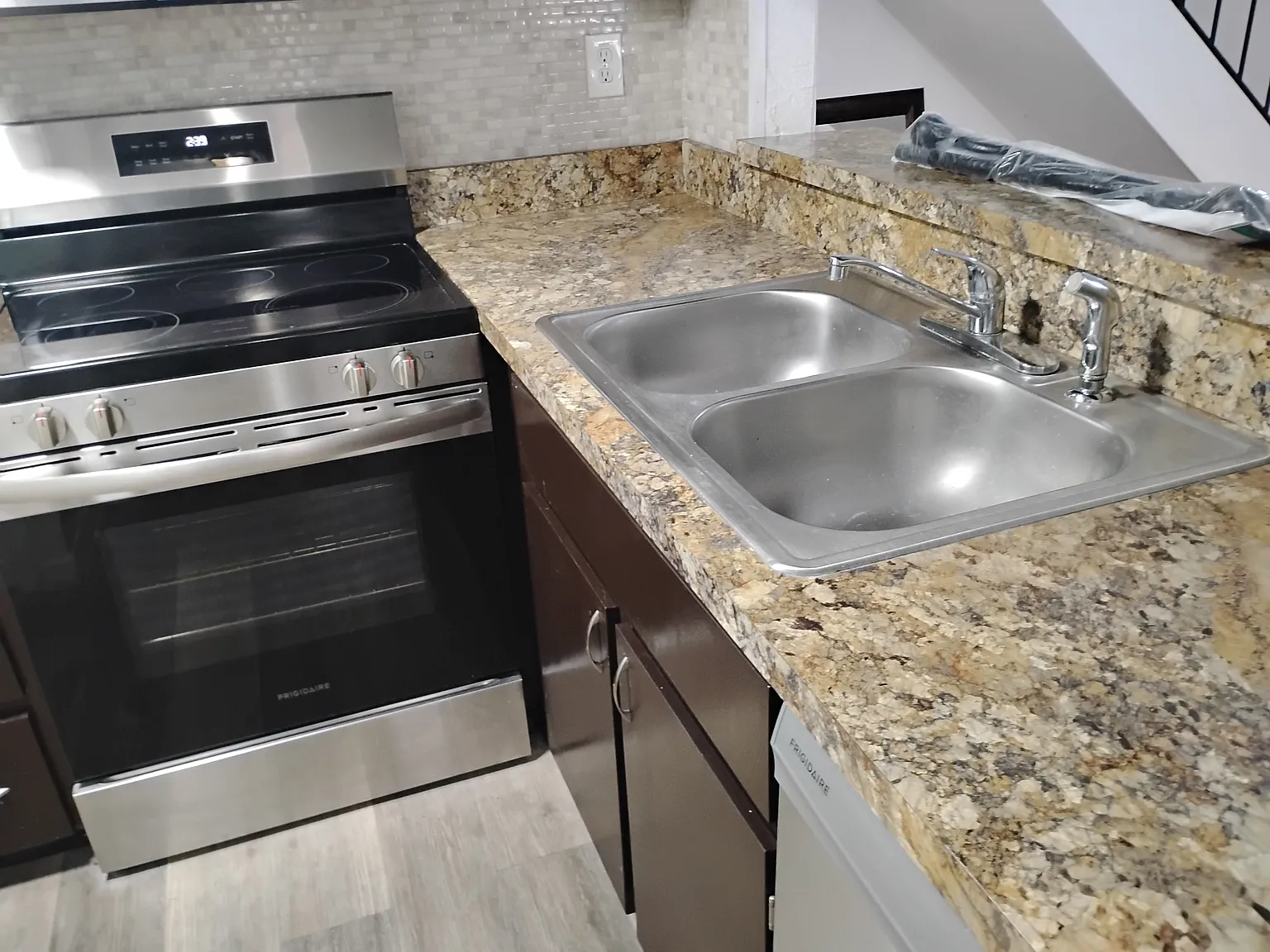 2 bed, 1.5 bath, 896 sqft, $1,450 — Photo 3