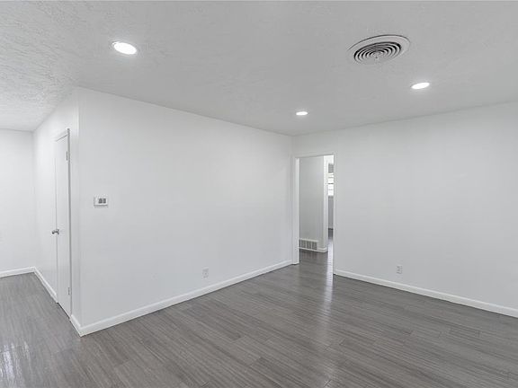 4th image of 337 Garrison Dr