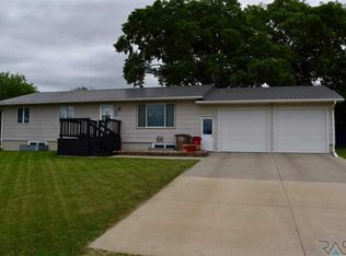 202 N Plum Ave, Parker, SD 57053