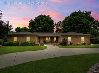 35220 Northmont Dr, Farmington Hills, MI 48331