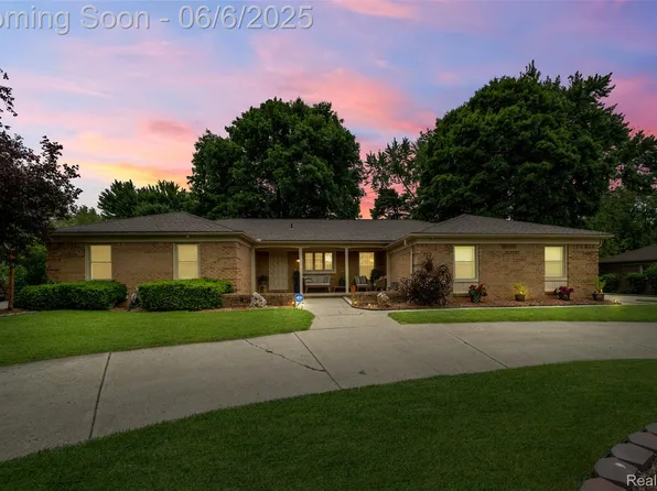35220 Northmont Dr, Farmington Hills, MI 48331