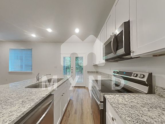3rd image of 701 Briarwood Ln