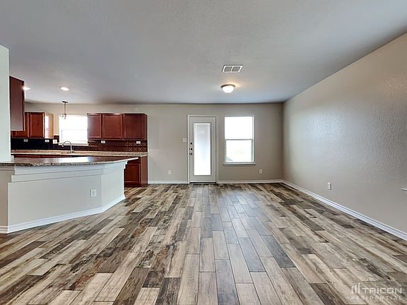 4th image of 1311 Blue Jay Ct