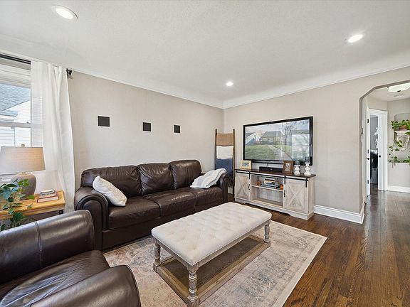 5th image of 608 N Dorchester Ave