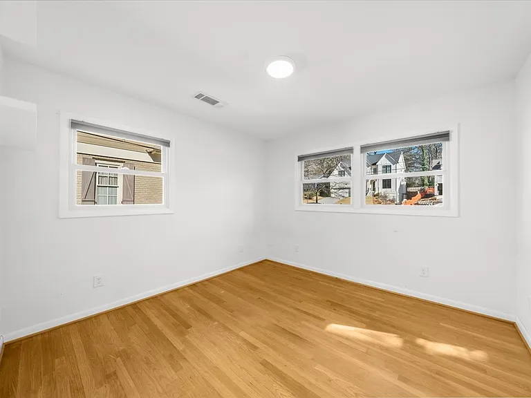 2420 Cove Cir — Photo 40