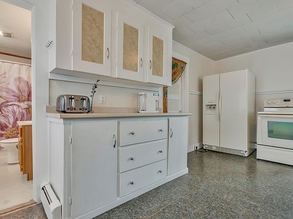 2nd image of 22 10th Street