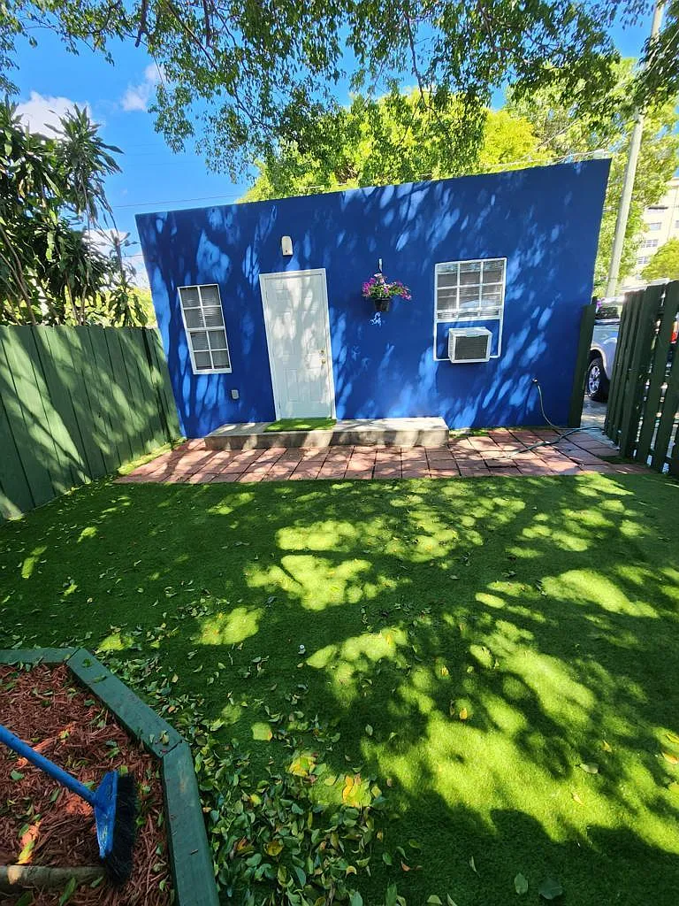 1825 Adams St — Photo 1