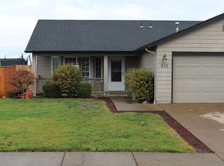 915 Arrow Leaf Ave, Harrisburg, OR 97446
