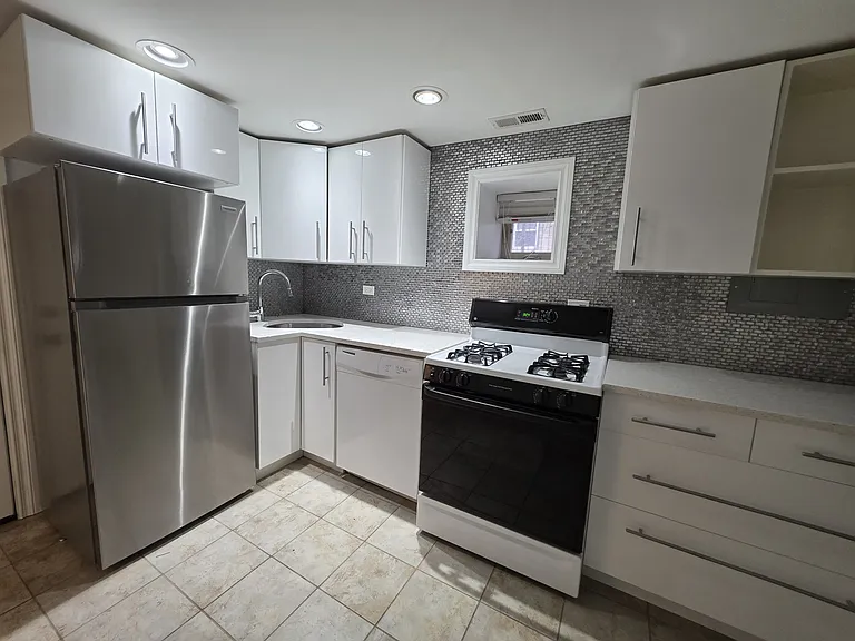 3648 W George St #G — Photo 2