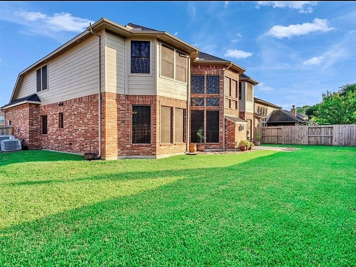 5 bed, 3.5 bath, 3703 sqft, $3,500 — Photo 4