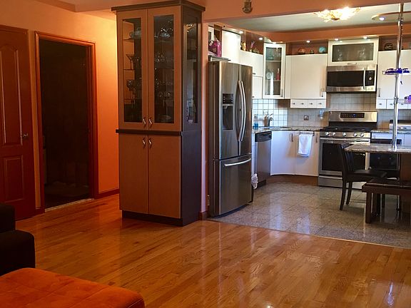 4th image of 2964 Brighton 6 St #3B