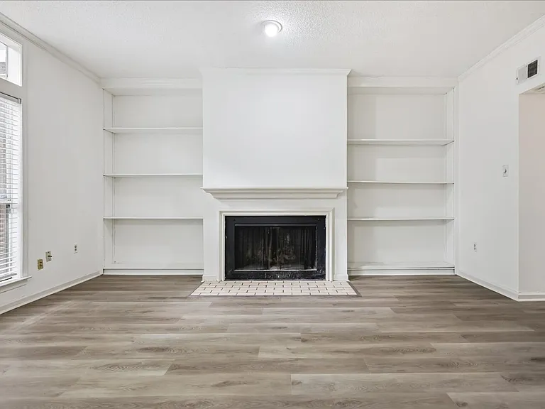 1694 Belvedere Ct — Photo 7