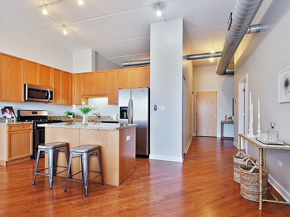5th image of 3125 W Fullerton Ave APT 319