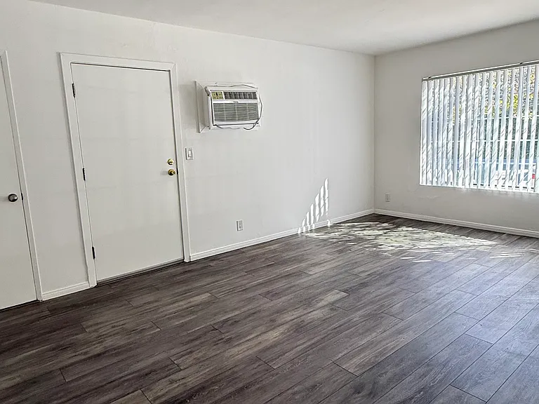 4679 Orion Ave #2 — Photo 4