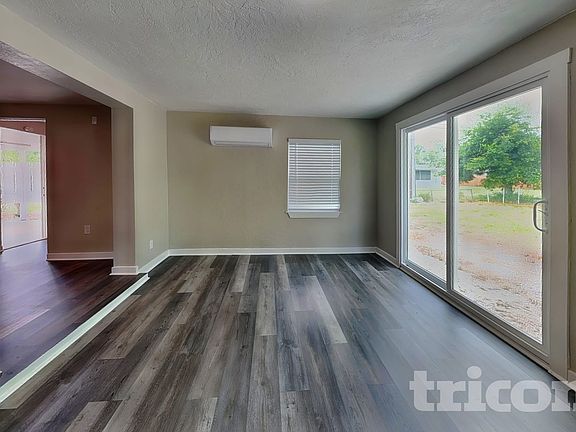 3rd image of 7330 Cass Cir