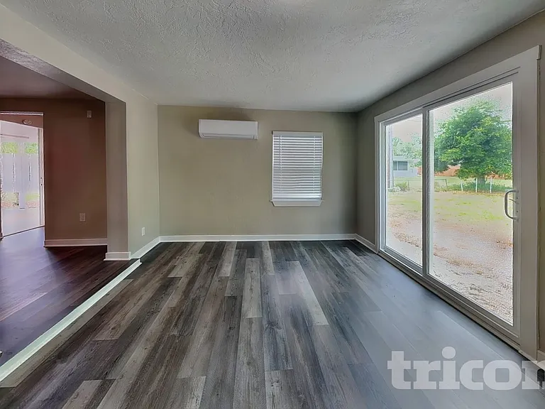 7330 Cass Cir — Photo 3