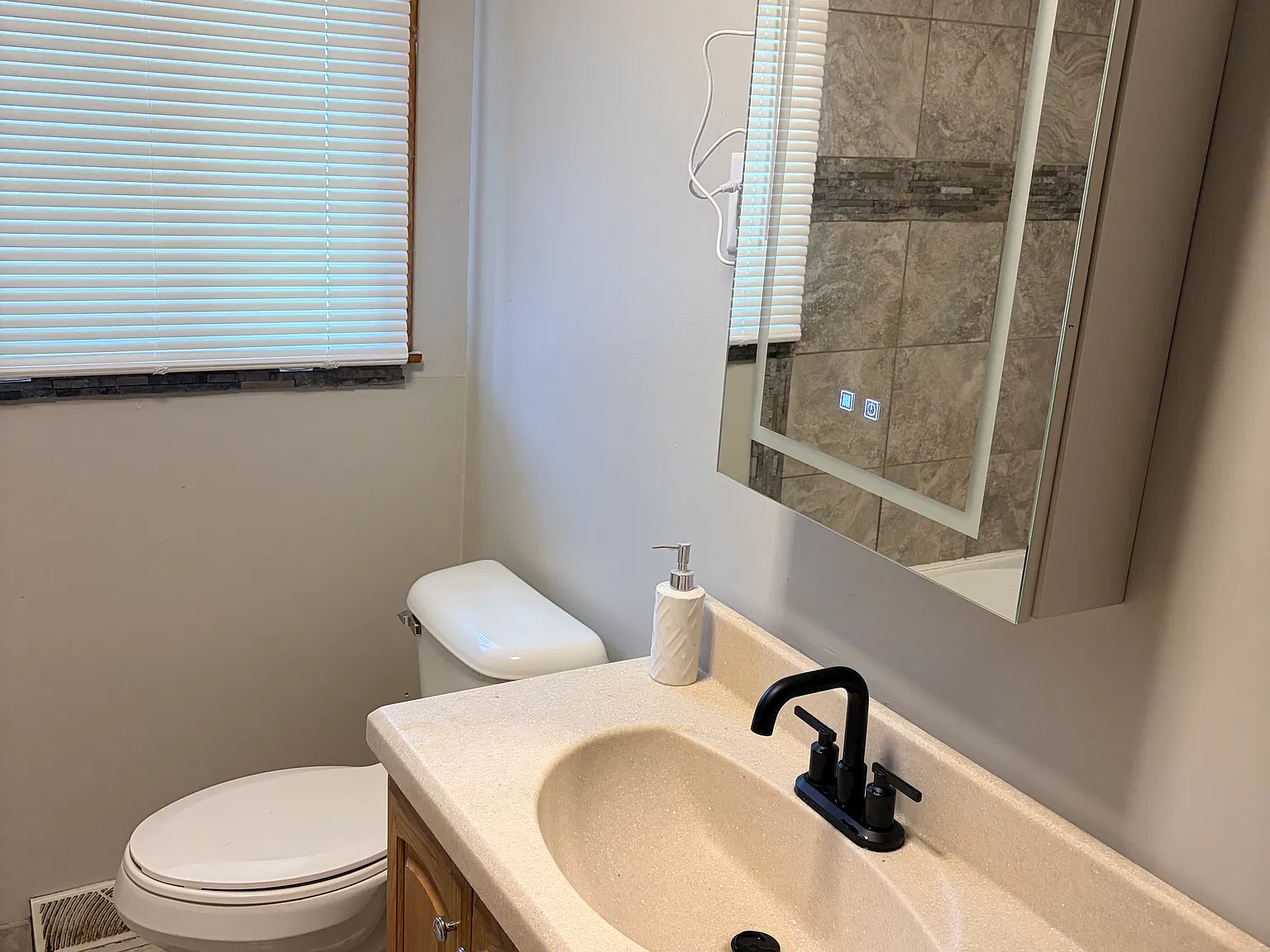 3 bed, 1323 sqft, $2,000 — Photo 4