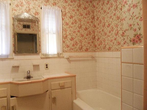 5th image of 1902 E Brown Ave