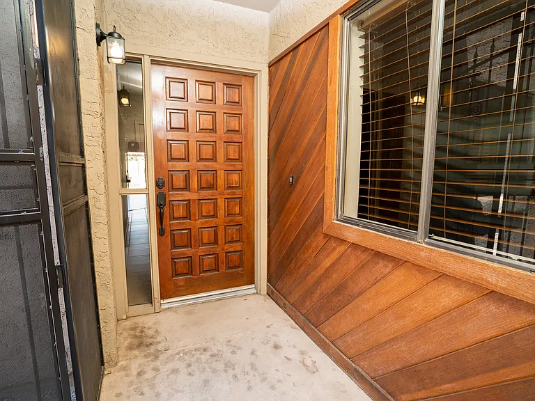2301 S Grandview Ave — Photo 4
