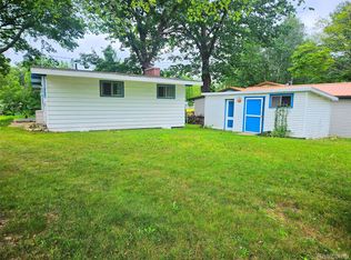 942 Pequot Ln, Hope, MI 48628