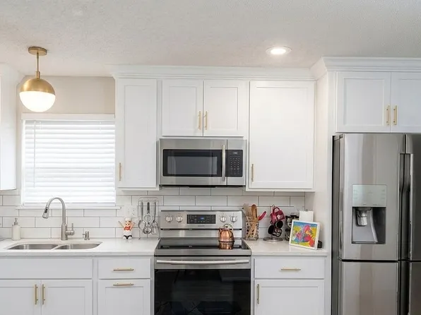 20 NW 95th Pl, Kansas City, MO 64155