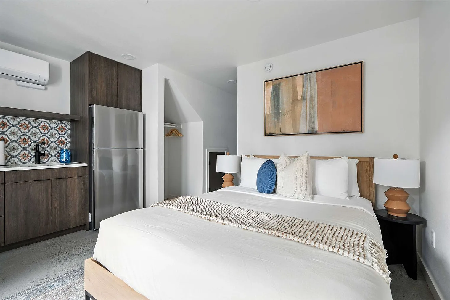 Studio, 1.0 bath, 290 sqft, $2,135 — Photo 2