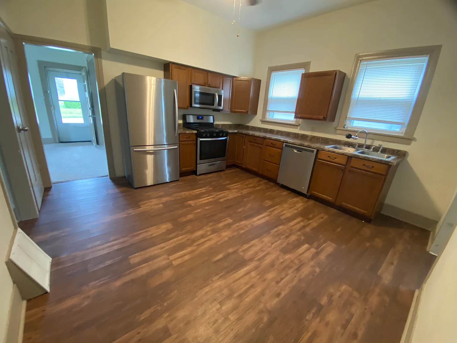 3 bed, 1272 sqft, $1,500 — Photo 2