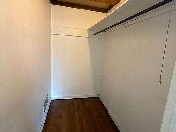 3rd image of 2423 Lincoln Ave