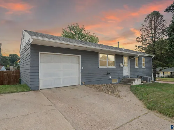 1444 S Bahnson Ave, Sioux Falls, SD 57103