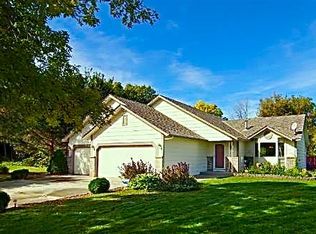 2142 Trumble Ct, Chaska, MN 55318