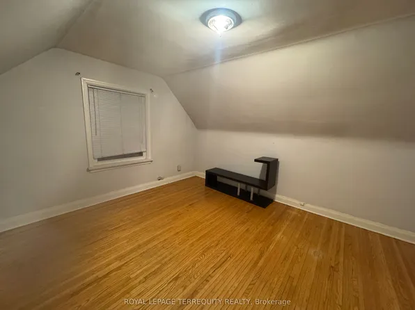 127 Sheppard Ave W #Top, Toronto, ON M2N 1M7