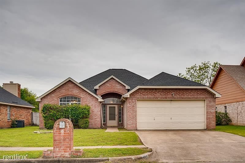 1st image of 204 W Willow Creek Dr