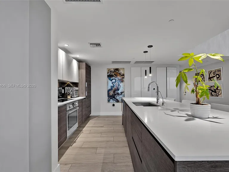 121 NE 34th St #Penthouse 3217 — Photo 9