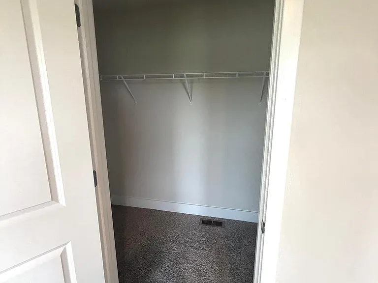 480 Sophie St — Photo 9
