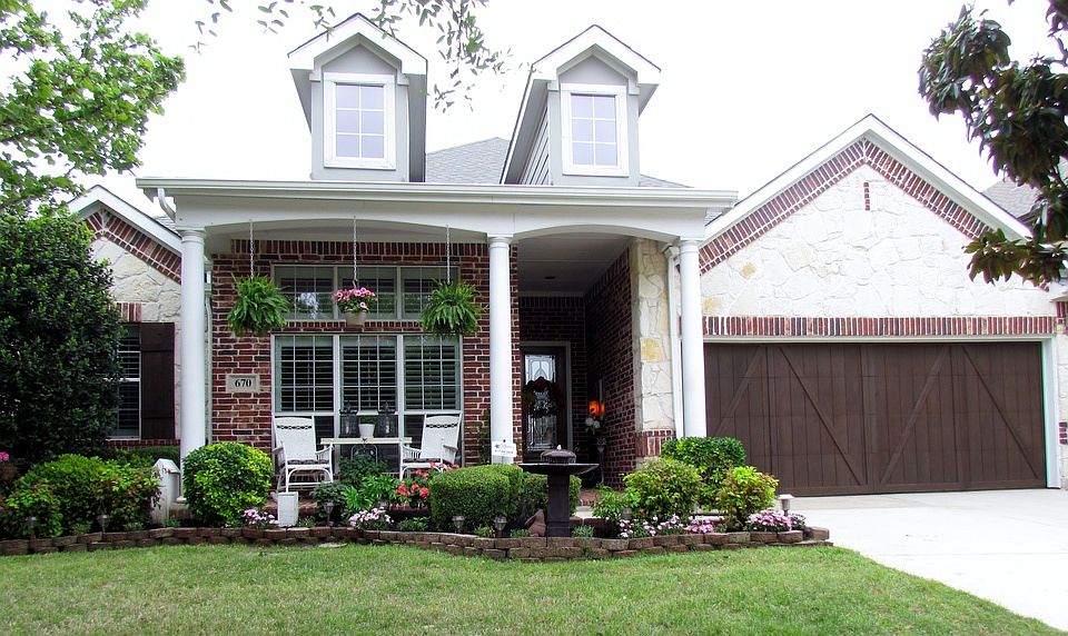 Great curb appeal!