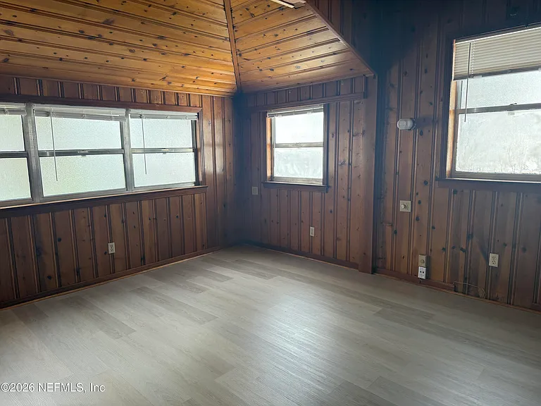 30 Cordova St — Photo 17