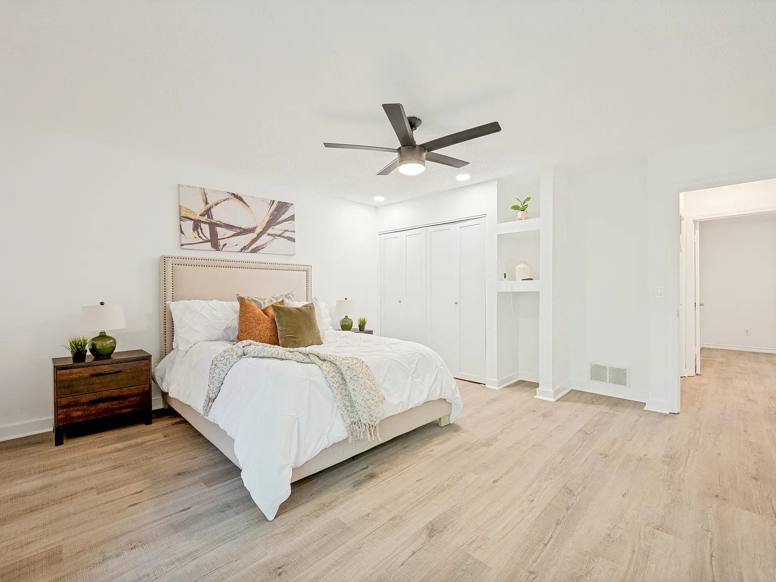 3 bed, 2052 sqft, $2,795 — Photo 3