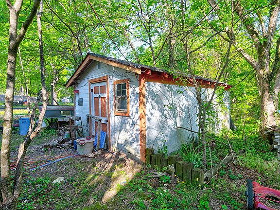 5th image of 422 Hogan Cir