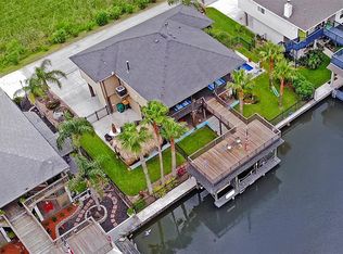 50 N Omega Dr, La Marque, TX 77568