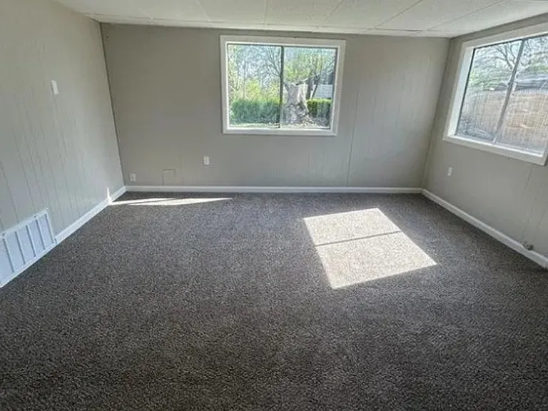 1711 Parklane Dr — Photo 7