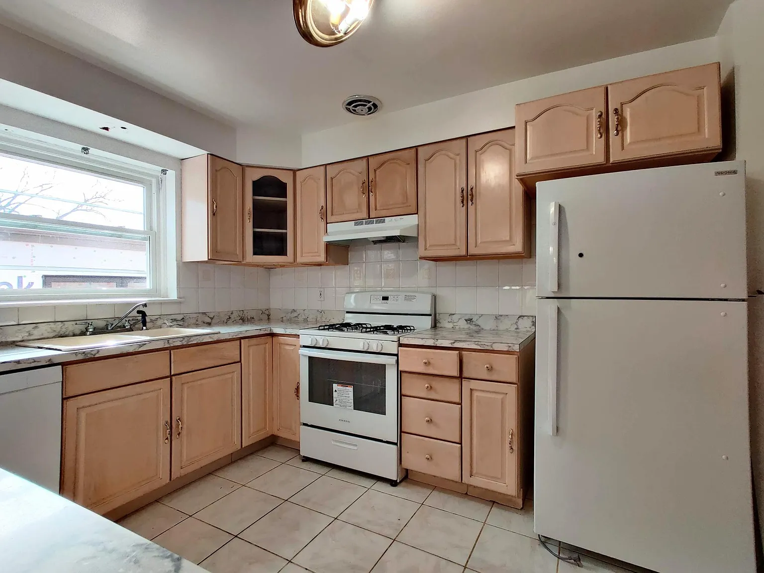 2 bed, 900 sqft, $2,300 — Photo 4