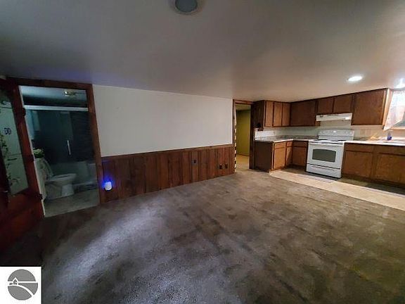 5th image of 888 W Greenwood Rd