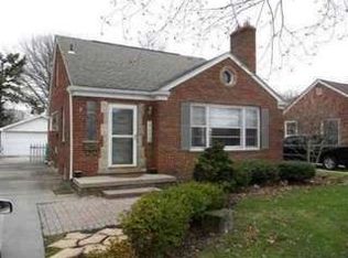 21223 Littlestone Rd, Harper Woods, MI 48225