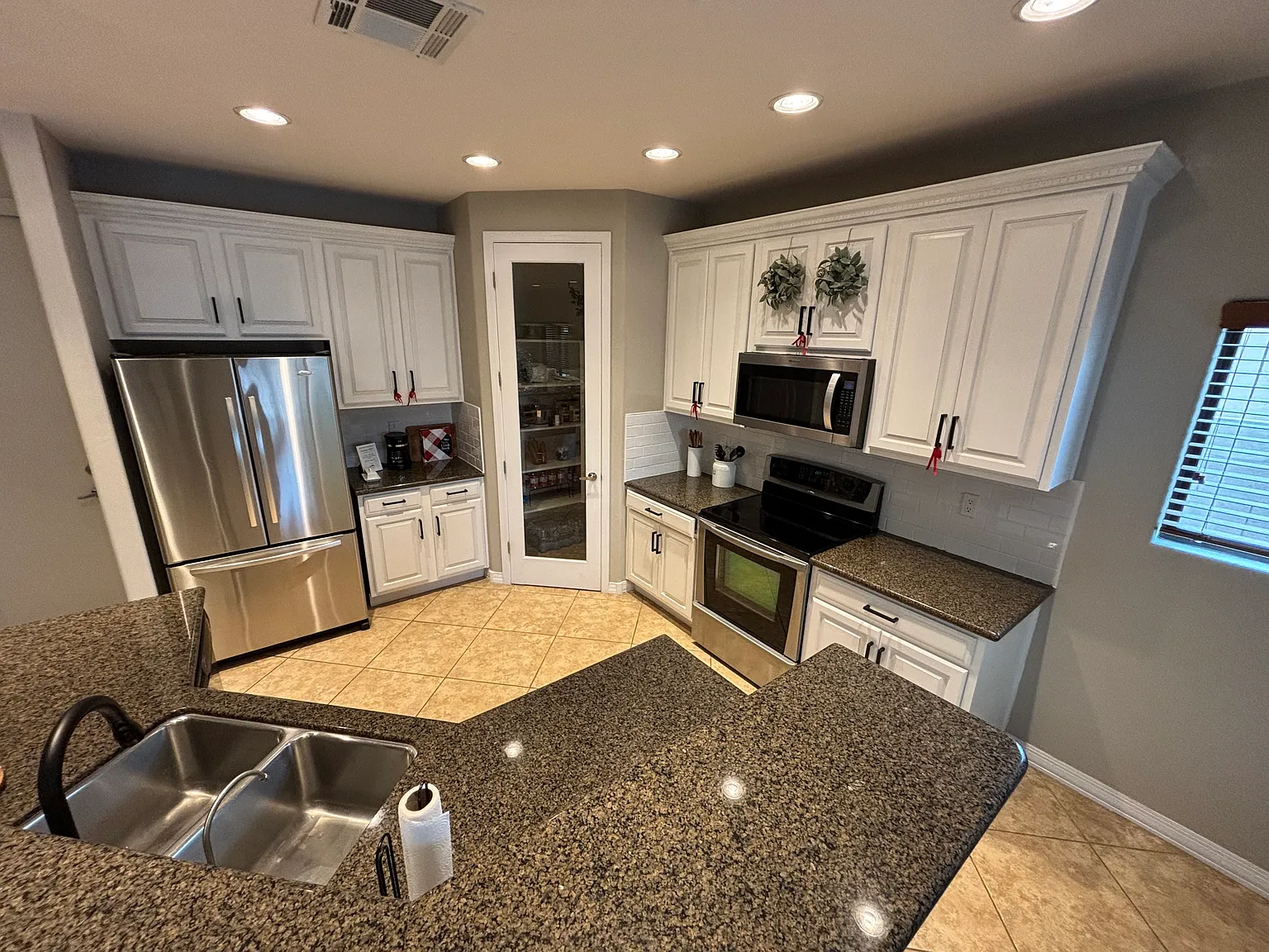 4 bed, 1990 sqft, $2,350 — Photo 4